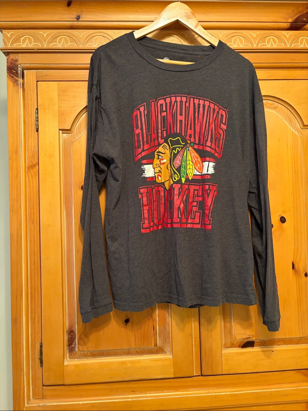 NHL Blackhawks mens Long-Sleeve Graphic Tee - grey & Red